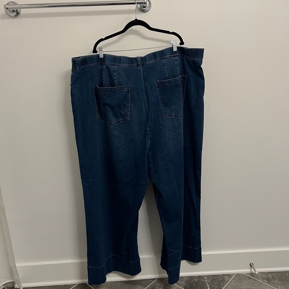 NWT Universal Standard Carol High Rise Cropped Jeans
Dark Indigo Size 2XL - Picture 9 of 11